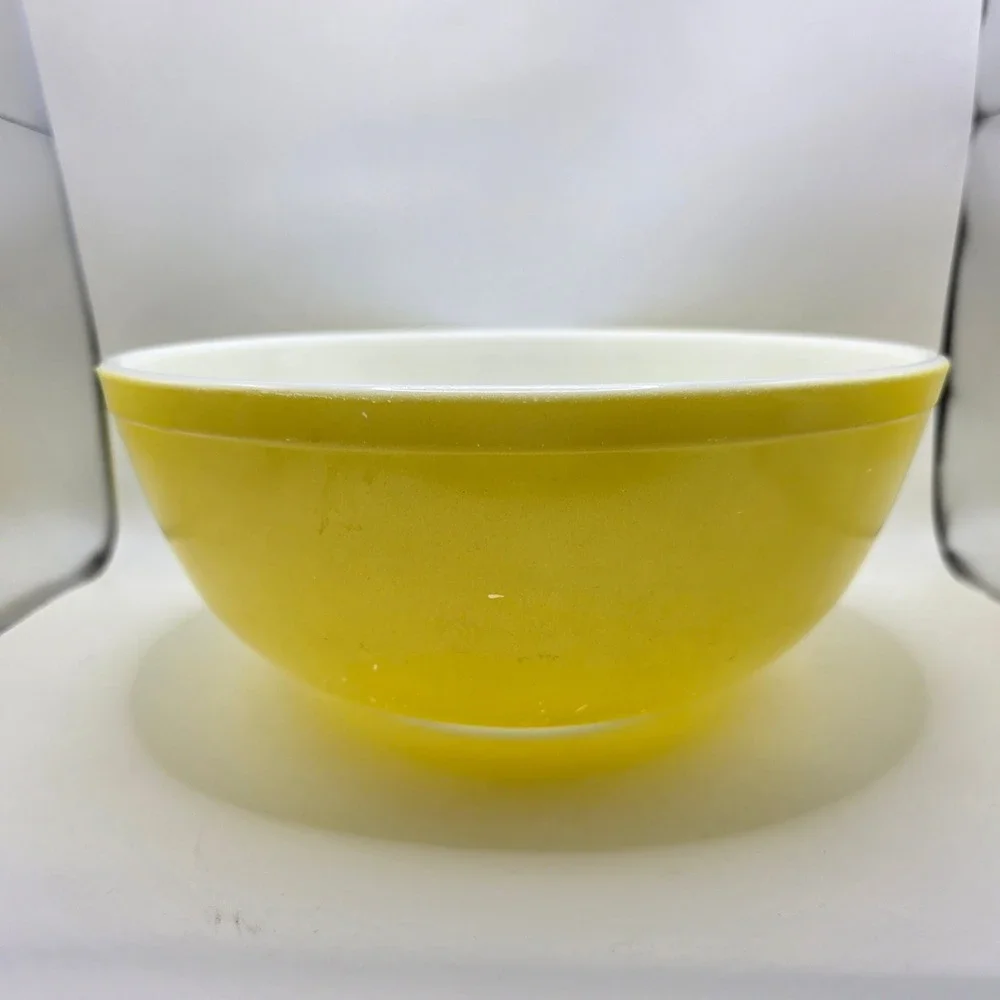 Vintage Pyrex 404 Yellow Mixing Bowl 4 Quart Opal Glass Made in USA MCM Retro